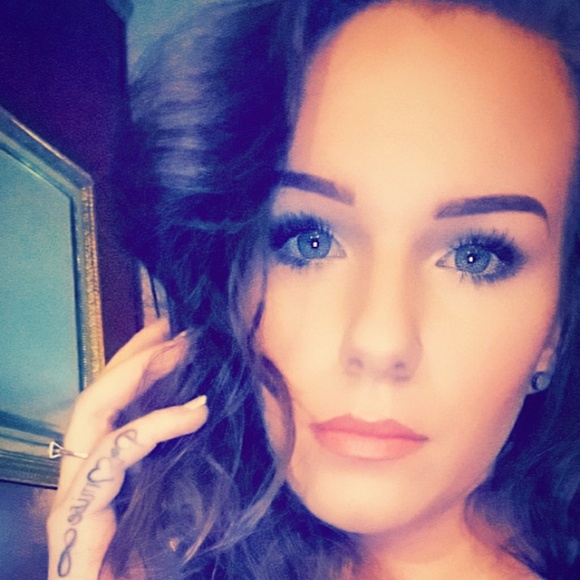 Meet your Posher, Miss Leslie - Picture 4 of 4